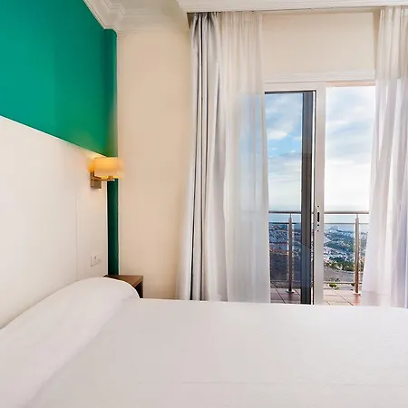 كين أبارتهوتيل بانوراميكا 3* أذيخي