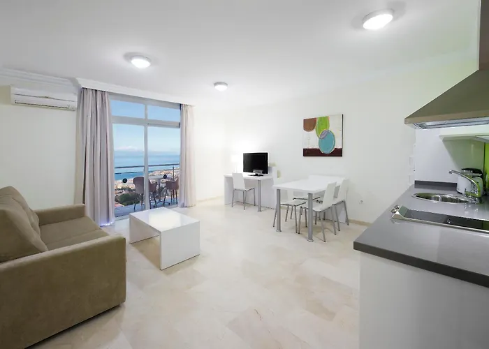 Ξενοδοχείο με διαμερίσματα Kn Panoramica 3*